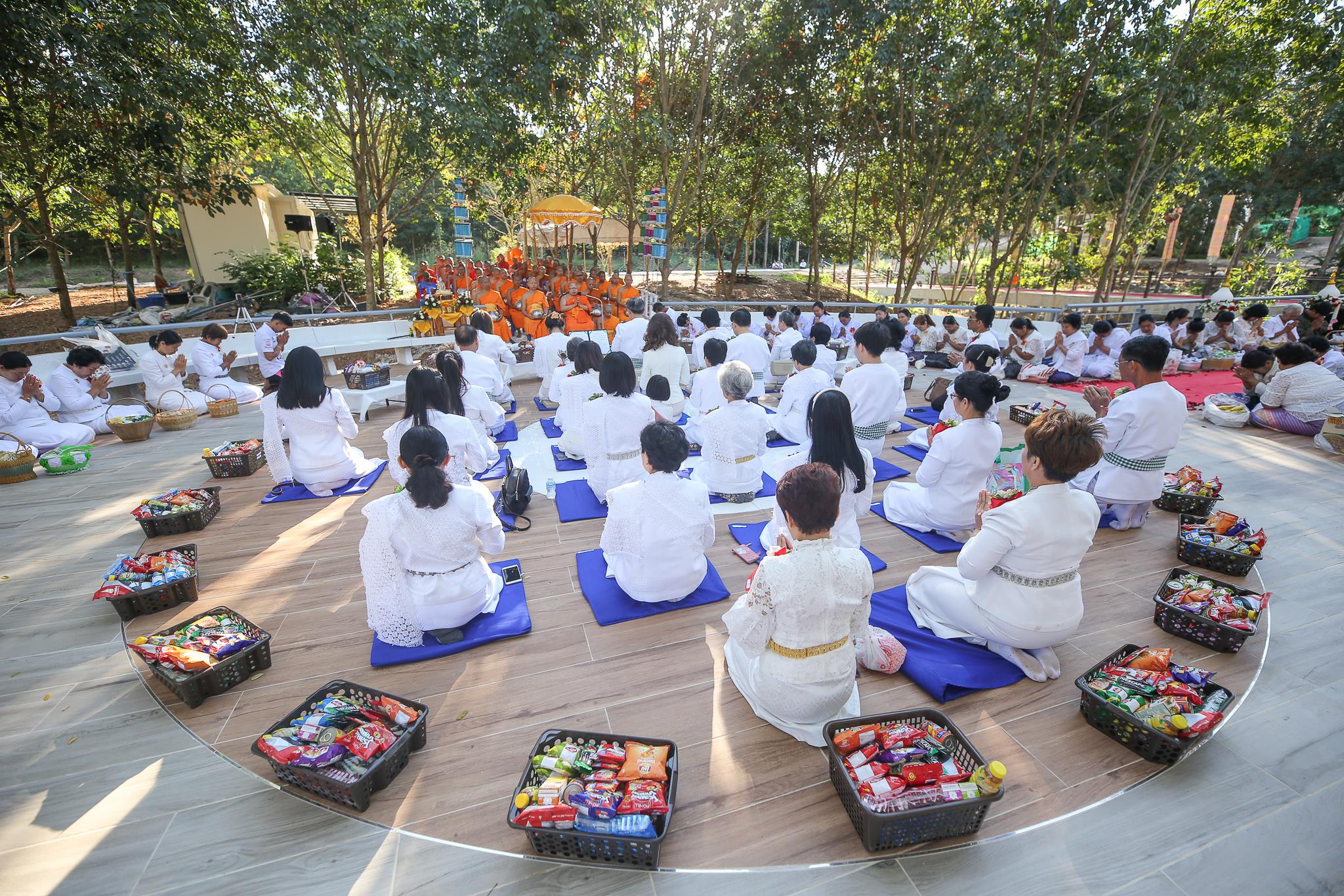 พิธีตักบาตรพระ