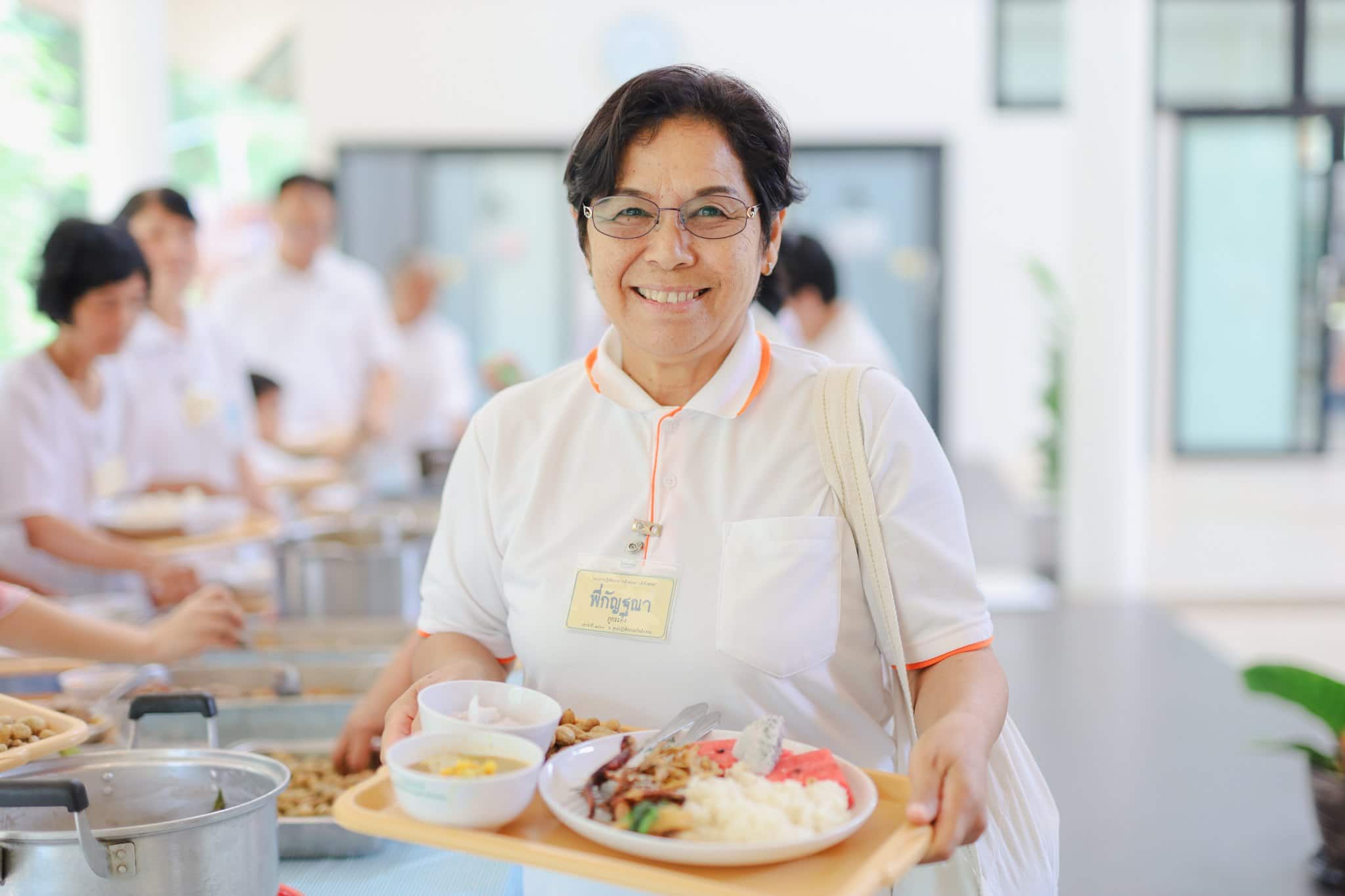 พระภิกษุฉันภัตตาหาร