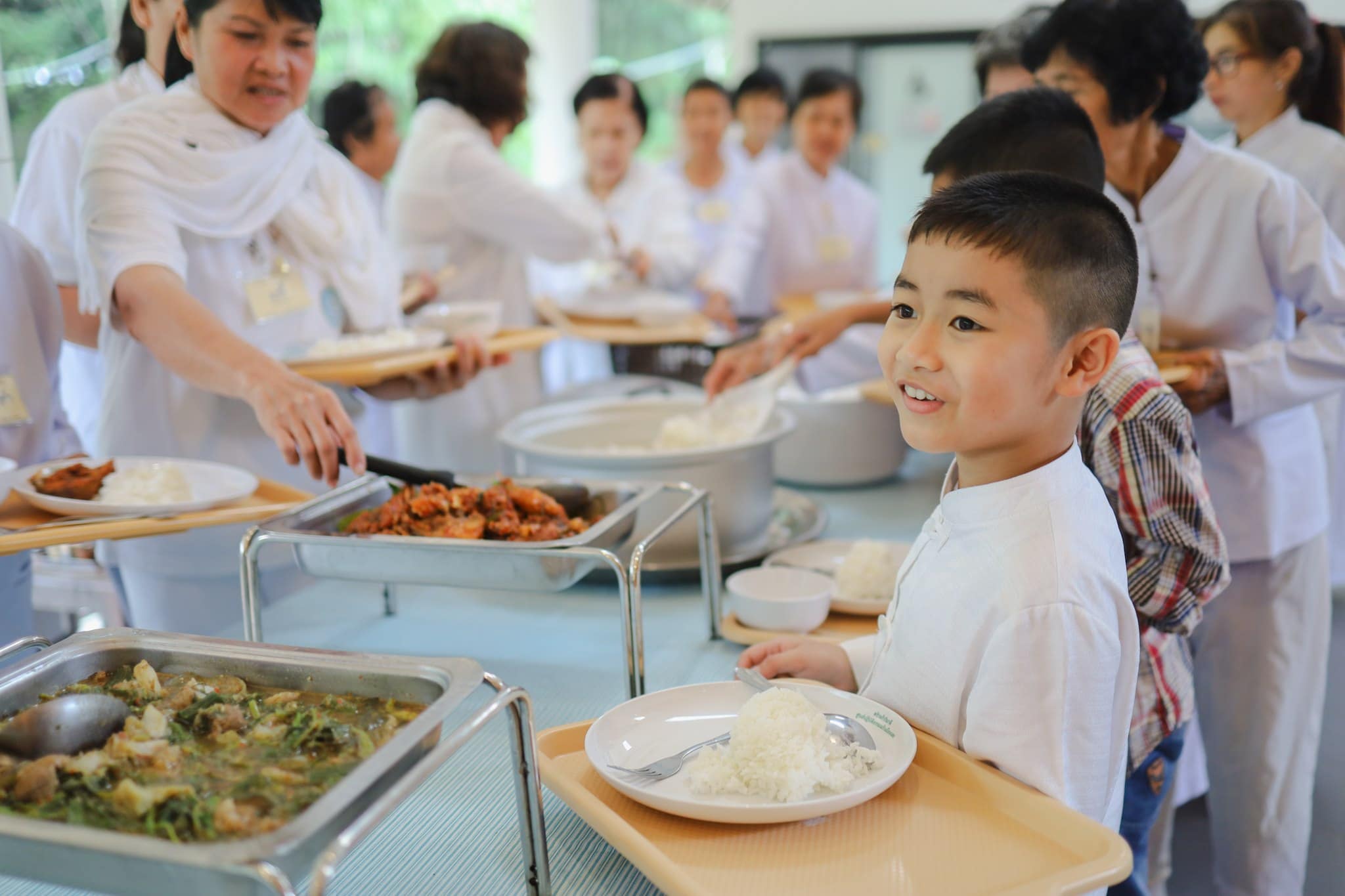 พระภิกษุฉันภัตตาหาร